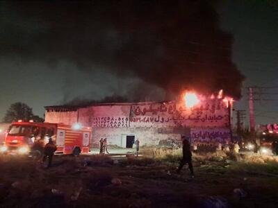 آتش‌سوزی گسترده در یک کارگاه جاده ساوه