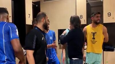 درون رختکن استقلال پس از پیروزی مقابل المحرق