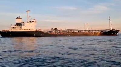 تصاویر توقیف یک نفتکش توسط نیروی دریایی سپاه