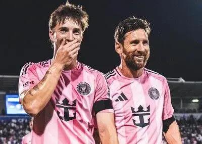 لیونل مسی در زمین سر من داد می‌زد!