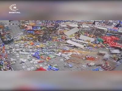  سرقت دستگاه خودپرداز یک فروشگاه با خودرو سرقتی