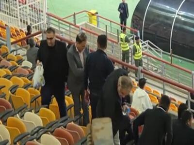 بابادی نظاره‌گر بازی تیم سابق از روی سکو ها