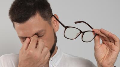  کاهش آسیب به چشم هنگام کار با گوشی + راه حل