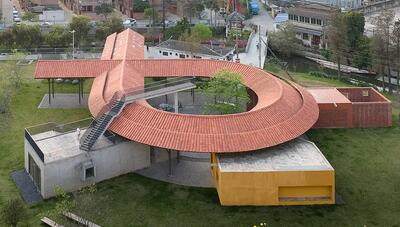 اژدها دوباره حرکت می‌کند؛ ۵۹۳ سال تاریخ در فرم‌های سیال - چیدانه