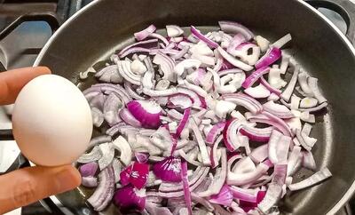  غذای ساده و سریع با پیاز، تخم مرغ و سیب زمینی !