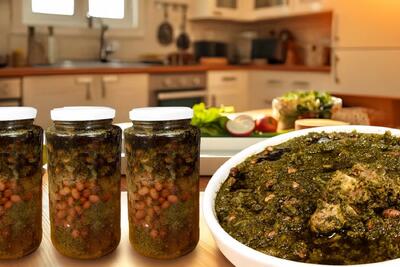 خودتان کنسرو قورمه سبزی خانگی درست کنید؛ اینجوری قورمه سبزی همیشه دم دسته!