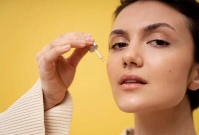 ۷ راز پنهان خواص روغن درخت چای برای پوست و جوانی چهره!