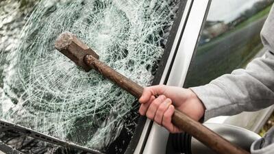 در ترکیه امدادگران با تبر راننده را از خواب بیدار کردند! + ویدئو