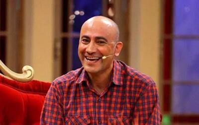 «عارف لرستانی» در ۲۷ سالگی و در اولین برنامه تلویزیونی‌اش؛ سال ۷۷