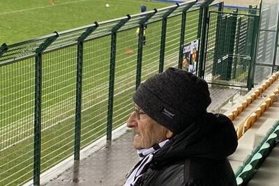 فوتبال هنوز زنده است؛ هوادار ۹۴ ساله، نماد تعصب