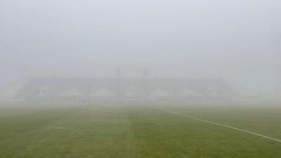 گزارش خبرنگار فوتبالی از ورزشگاه مه گرفته اراک قبل از بازی آلومینیوم و ملوان