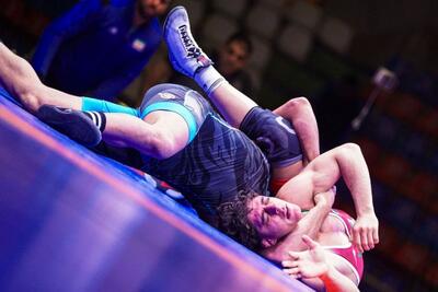 نفرات نخست مسابقات کشتی آزاد قهرمانی کشور