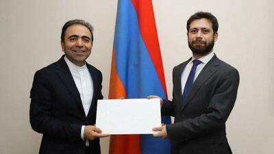 تسلیم استوارنامه سفیر جدید ایران به دیپلمات ارشد ارمنستان