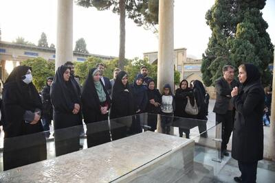 حضور معاون رئیس‌جمهور در امور زنان و خانواده در جوار آرامگاه حافظ شیرازی