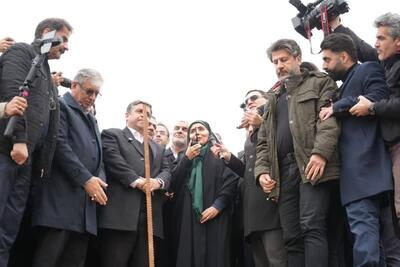  اتمام عملیات ریل‌گذاری راه‌آهن اردبیل-میانه با حضور وزیر راه و شهرسازی