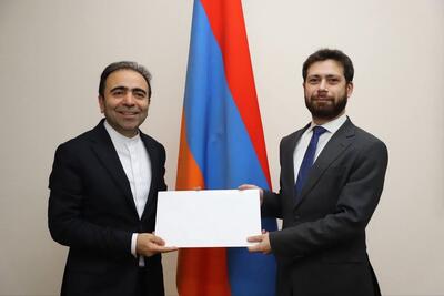  تسلیم استوارنامه سفیر جدید ایران به دیپلمات ارشد ارمنستان