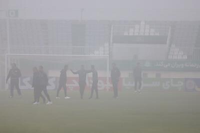 عکس | مه شدید در اراک؛ یک بازی لیگ برتر به تعویق افتاد