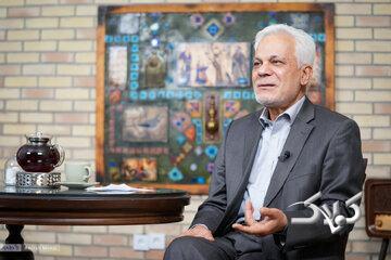 طلایی: در هایپرمارکت‌ میوه، فرد با لباس زیر میوه می‌خرد/ بپذیریم آن بخشی از رفتارهایی که پلیس با جوان‌ها و خانم‌ها انجام می‌دهد، درست نیست - مجله اینترنتی کولاک