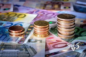 اروپایی‌ها چه میزان پرداخت نقدی دارند؟/ میانگین پول نقدی که افراد در کیف پول خود در منطقه یورو نگه می‌دارند - مجله اینترنتی کولاک