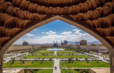 آغاز مرمت طبقه دوم میدان نقش جهان؛ تلاش مردم برای بهبود وضعیت دو برج