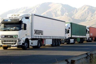 کامیون‌ها از پایانه آستارا وارد خاک جمهوری آذربایجان می‌شوند