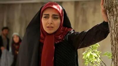 مهشید جوادی مارال سریال آنام در حرم امام رضا (ع) با چارقد گل گلی