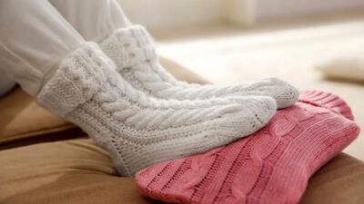 سردی پاها نشانه چیست؟ معرفی غذاهای موثر در کاهش آن + تحلیل جدول‌