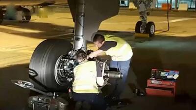 پشت پرده تعویض چرخ هواپیما در قالب تایم‌ لپس حرفه‌ ای / فیلم