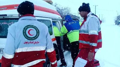  فیلم / نجات گردشگر گرفتار در کوهستان‌های تکاب پس از 5 ساعت عملیات نفس‌گیر هلال‌احمر
