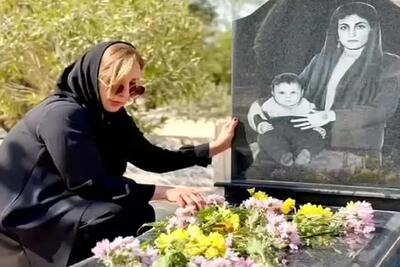  آواز جگرسوز؛ مرجانه گلچین سرمزار عزیزش با دلی پر از بغض میخونه و اشک میریزه