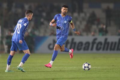 رامین رضاییان و پیراهن استقلال در باشگاه؛ تبریک به آبی‌دل‌ها! / عکس