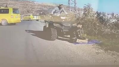 زیر گرفتن عمدی نمازگزار فلسطینی توسط یک اسرائیلی مسلح + فیلم