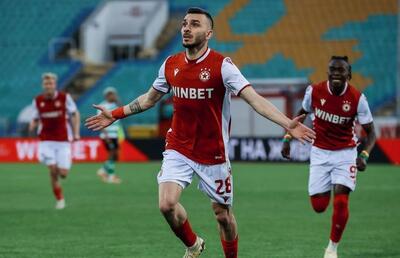 یوانیس پیتاس مهاجم مدنظر استقلال کیست؟ آمار و گلزنی‌ها