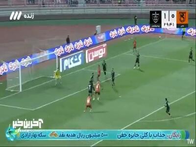 ضربه سر بازیکن مس با اختلاف از بالای دروازه پرسپولیس به بیرون رفت