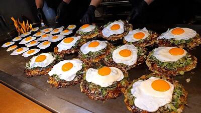  طرز پخت پنکیک تخم‌مرغ و پنیر خیابانی در بانکوک (فیلم)