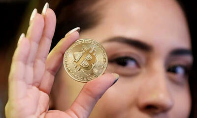 بیت‌کوین مستقل شد؛ واگرایی بزرگ از سهام و طلا