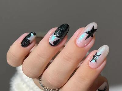  ایده مانیکور شب سال نو میلادی برای شروعی درخشان در سال ۲۰۲۶