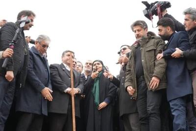 اتمام عملیات ریل‌گذاری راه‌آهن اردبیل-میانه با حضور وزیر راه و شهرسازی