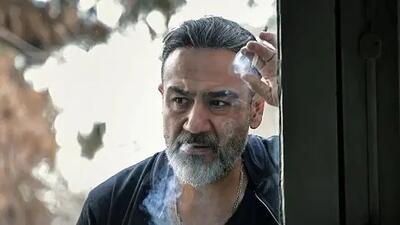 ماجرای عجیب چسباندن گوش مهران غفوریان با چسب توسط کارگردان جنجالی! + فیلم