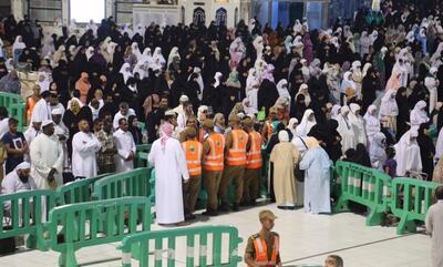 ببینید / پریدن از طبقه بالای مسجدالحرام!