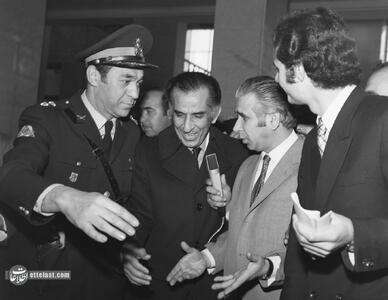  پایان گروگان‌گیری جمشید آموزگار در اتریش و عکس‌های بازگشت به تهران