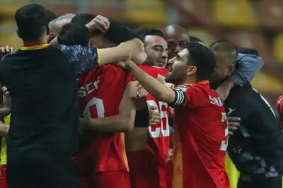 فرار فولاد از منطقه سقوط با دبل محروقی