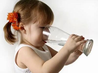  وقتی مقدار زیادی آب می‌نوشیم این اتفاقات در بدن مان می‌افتد