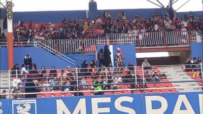 هواداران خانم پرسپولیس و مس آماده برای مشاهده مسابقه مس - پرسپولیس