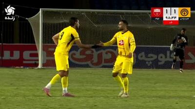 گل اول فجر سپاسی به فولاد خوزستان (شروین بزرگ - پنالتی در دقیقه 99)