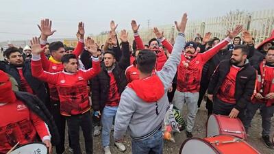 شور و حال خاص و متفاوت هواداران تراکتور پیش از بازی با شمس آذر