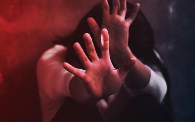 زن ۳۷ساله به دست پسر و همسر سابق به قتل رسید