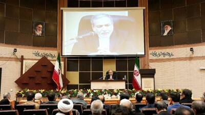 دیدار صمیمانه وزیر امور خارجه با جمعی از اهالی فرهنگ و رسانه اصفهان