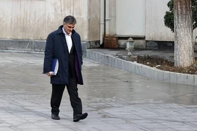 آیا فرزین از مدیریت بانک مرکزی کنار می‌رود؟