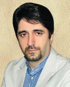 راهبری که در بحبوحه مصاف از فضایل استاد می‌گوید